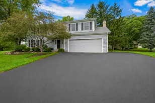4402 Fox Creek Dr, Crystal Lake, IL 60012 - Photo 2