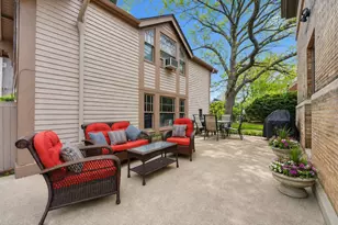 235 1/2 Greenwood St, Evanston, IL 60201 - Photo 2