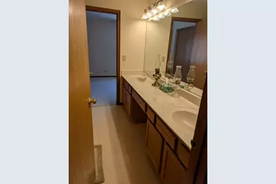 293 W Treehouse Lane, Round Lake, IL 60073 - Photo 12