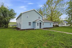 305 Parkway Ct, Gridley, IL 61744 - Photo 2