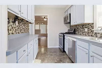 10054 S Saint Lawrence Avenue, Chicago, IL 60628 - Photo 10