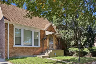 10054 S St Lawrence Ave, Chicago, IL 60628 - Photo 2