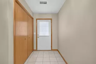 637 Southtowne Dr, Belvidere, IL 61008 - Photo 4