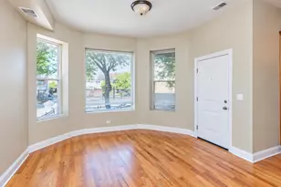 3927 N Clarendon Ave, Chicago, IL 60613 - Photo 12