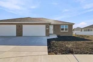 1952 Eagle Dr, Morris, IL 60450 - Photo 2