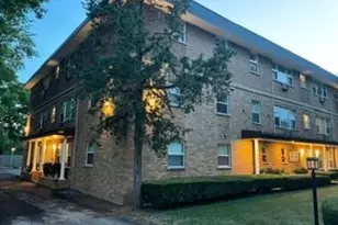 303 W Park Pl, Arlington Heights, IL 60004 - Photo 2