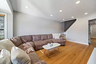 2928 W 98th St, Evergreen Park, IL 60805 - Photo 2