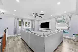 574 W Millers Rd, Des Plaines, IL 60016 - Photo 12