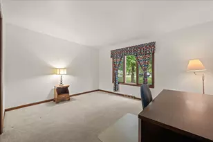 1300 Woodland Dr, Aurora, IL 60505 - Photo 20