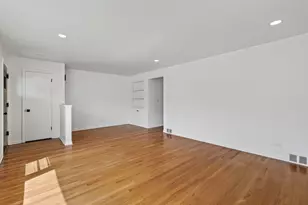 7748 W Oakton St, Niles, IL 60714 - Photo 8