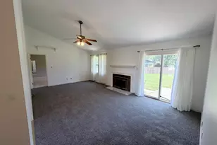 690 E Vicksburg Ct, Bourbonnais, IL 60914 - Photo 8