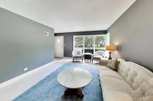 221 S Elmhurst Ave, Mount Prospect, IL 60056 - Photo 2