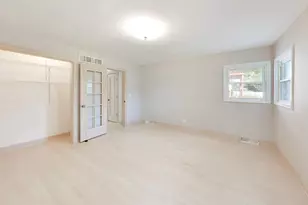 221 S Elmhurst Ave, Mount Prospect, IL 60056 - Photo 18