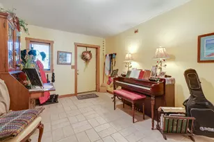 10704 Breezy Lawn Rd, Spring Grove, IL 60081 - Photo 4