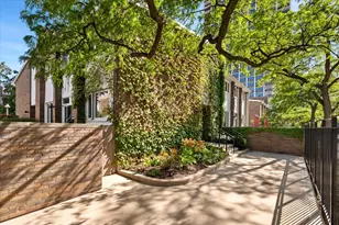 68 W Schiller St, Chicago, IL 60610 - Photo 2