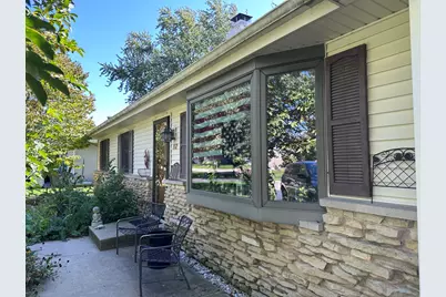 112 W Carol Avenue, Cortland, IL 60112 - Photo 2