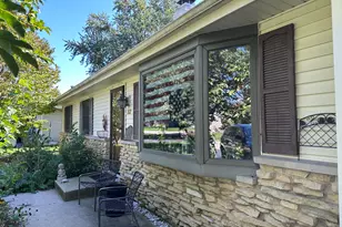 112 W Carol Ave, Cortland, IL 60112 - Photo 2