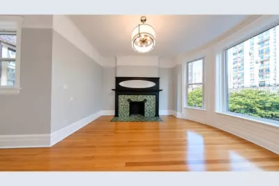 10 W Chestnut Street #4, Chicago, IL 60610 - Photo 4