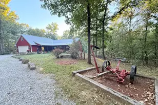 3975 Somerset Rd, Harrisburg, IL 62946 - Photo 2