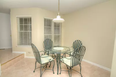1050 Ridgefield Circle, Carol Stream, IL 60188 - Photo 10