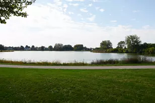 1050 Ridgefield Cir, Carol Stream, IL 60188 - Photo 24