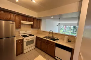 1908 Grove Ave, Schaumburg, IL 60193 - Photo 4