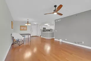 720 Creekside Dr, Mount Prospect, IL 60056 - Photo 6
