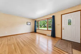 129 Oakview Dr, New Lenox, IL 60451 - Photo 4