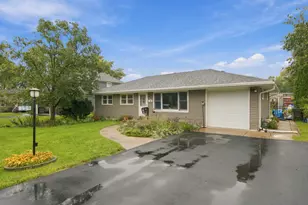 129 Oakview Dr, New Lenox, IL 60451 - Photo 2