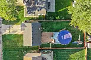 637 Tahoe Ct, Carol Stream, IL 60188 - Photo 2