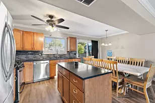 637 Tahoe Ct, Carol Stream, IL 60188 - Photo 8