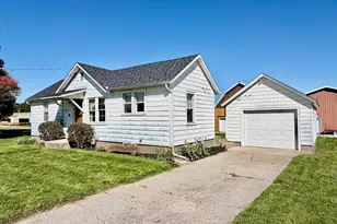 114 Main St, Atkinson, IL 61235 - Photo 2