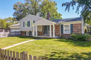 4 Tamarack Ave, Naperville, IL 60540 - Photo 2