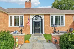458 Pinewoods Dr, North Barrington, IL 60010 - Photo 2