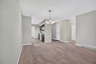 9 Meadow Trail W, Dekalb, IL 60115 - Photo 8