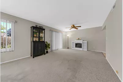 602 Devonshire Court #D, McHenry, IL 60050 - Photo 4