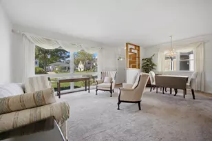455 N Maple Ave, Elmhurst, IL 60126 - Photo 2
