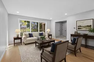 713 Dawes St, Libertyville, IL 60048 - Photo 2
