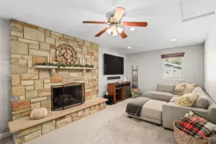 30W240 Allister Ln, Naperville, IL 60563 - Photo 6