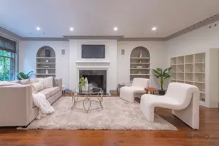 24 E Scott St, Chicago, IL 60610 - Photo 2