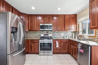 7031 W Crain Street, Niles, IL 60714 - Photo 4