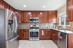 7031 W Crain St, Niles, IL 60714 - Photo 4