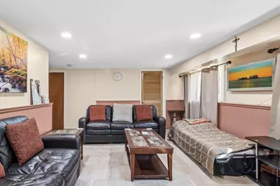 7031 W Crain Street, Niles, IL 60714 - Photo 10