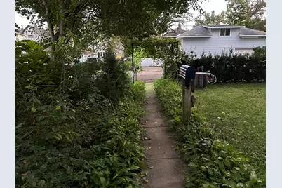 607 Richmond Street, Joliet, IL 60435 - Photo 2