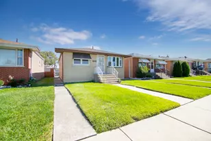 7805 Narragansett Ave, Burbank, IL 60459 - Photo 2