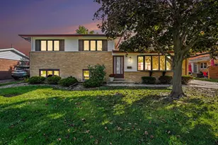 117 N Mayfair Pl, Chicago Heights, IL 60411 - Photo 2