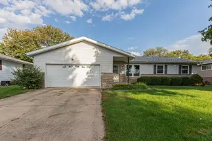 1725 Fletcher St, Princeton, IL 61356 - Photo 2