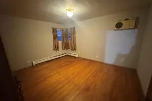 5135 Greenwood St, Skokie, IL 60077 - Photo 10