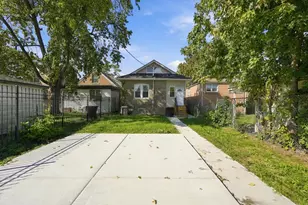 10453 S Indiana Ave, Chicago, IL 60628 - Photo 48