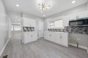 10453 S Indiana Ave, Chicago, IL 60628 - Photo 20
